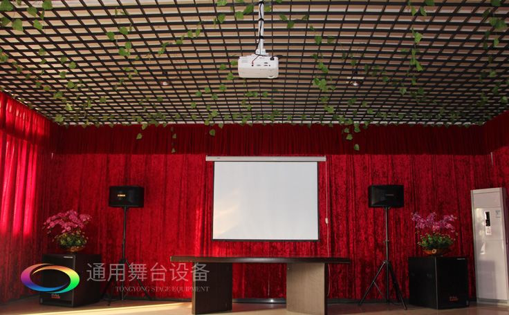 提升舞臺演出效果！舞臺幕布顏色搭配常用色——紅、黃、墨綠三原色
