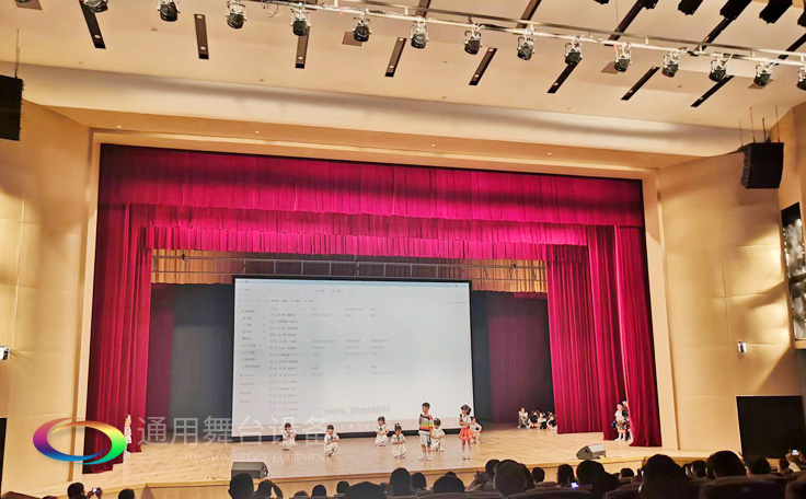南京某戲劇院對(duì)開(kāi)阻燃幕布、舞臺(tái)音響、燈光吊桿項(xiàng)目完工及試運(yùn)營(yíng)